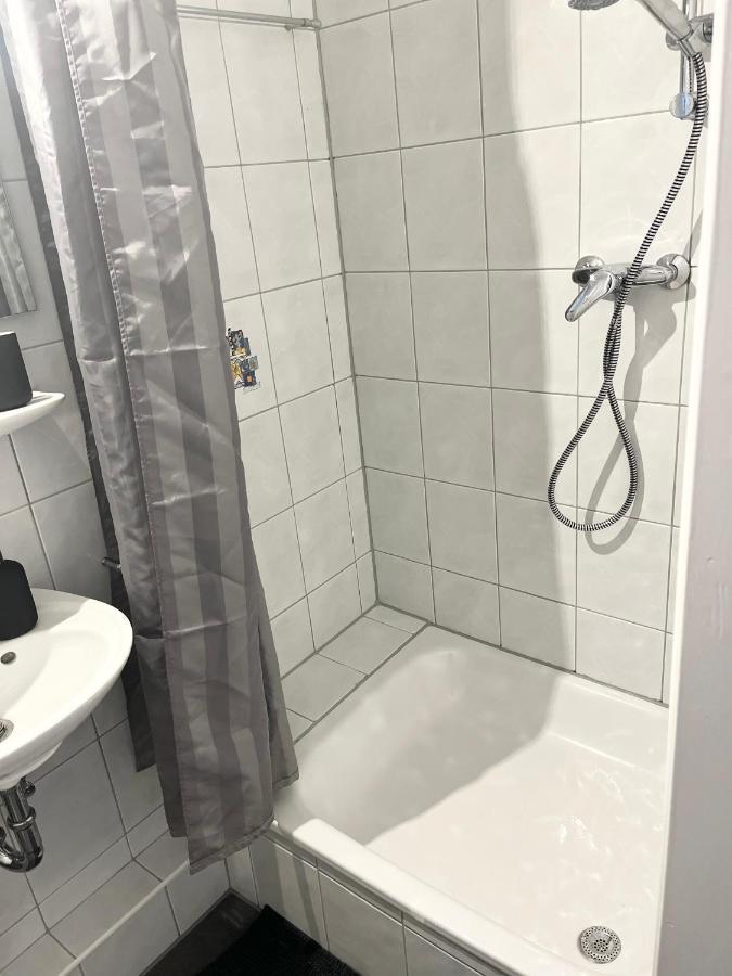 Gemuetliches Zentrales Apartment 2 Min Bis Du Hbf ดุยส์บูร์ก ภายนอก รูปภาพ